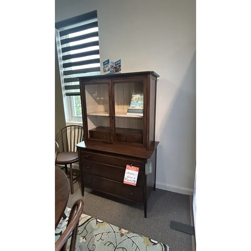 HUDSON VALLEY 2 DOOR HUTCH