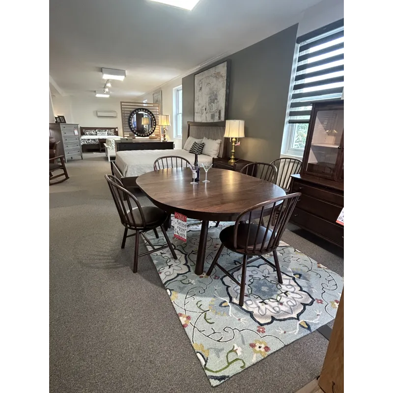 HUDSON VALLEY ROUND TABLE & 6 CHAIRS