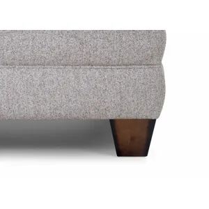 Annisa Sofa