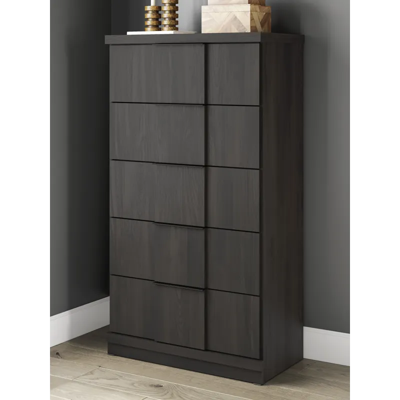 Shaehartin Chest of Drawers