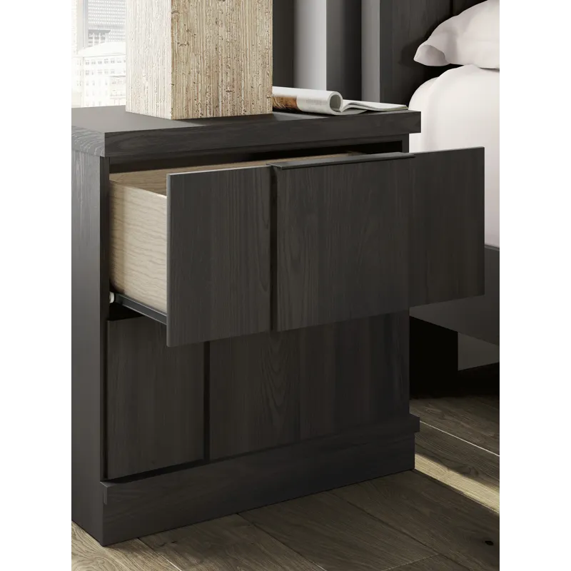 Shaehartin Nightstand