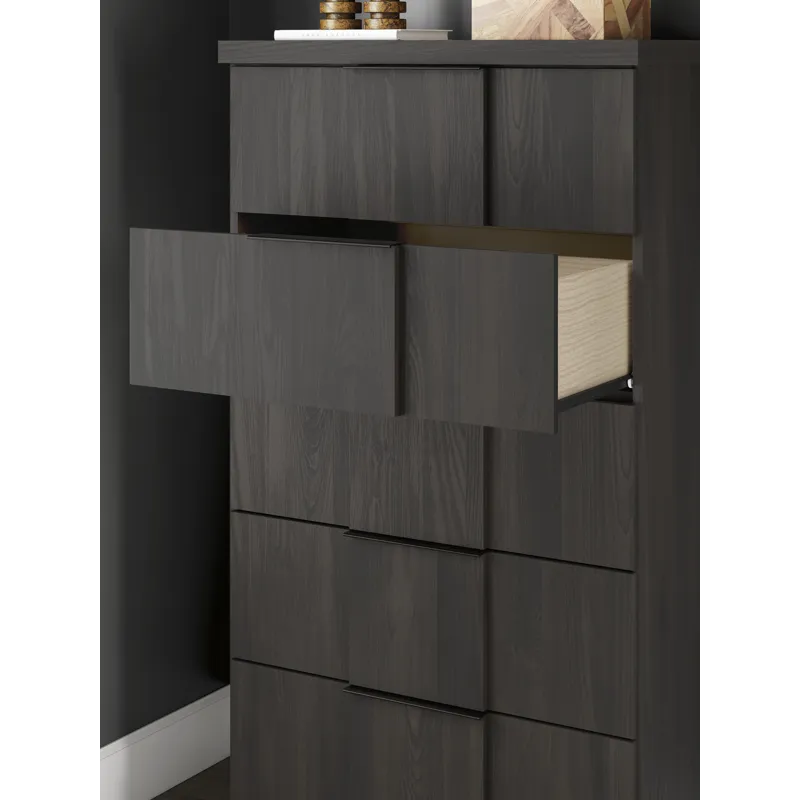 Shaehartin Chest of Drawers