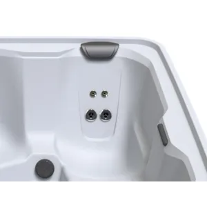 Invite 4-Person Hot Tub