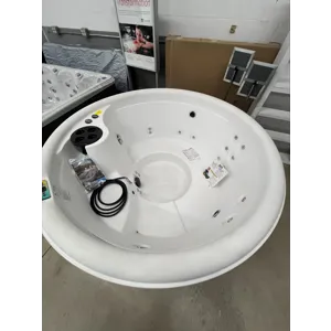 3-Person Hot Tub