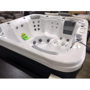 5-Person Hot Tub