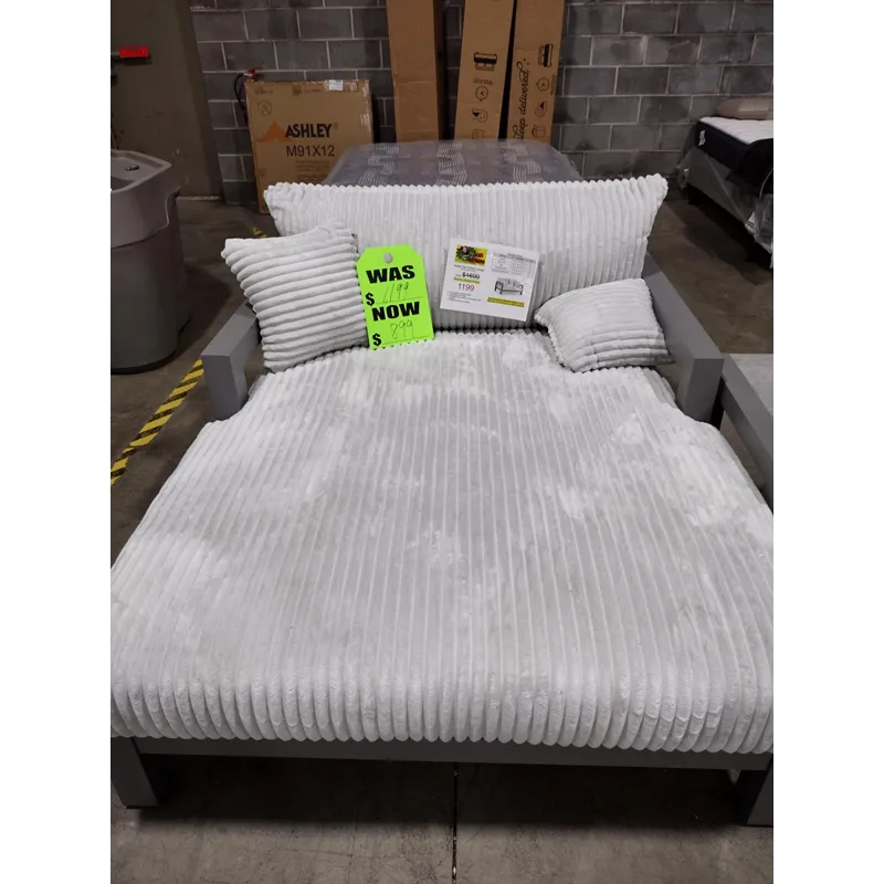 Outdoor Chaise Lounge