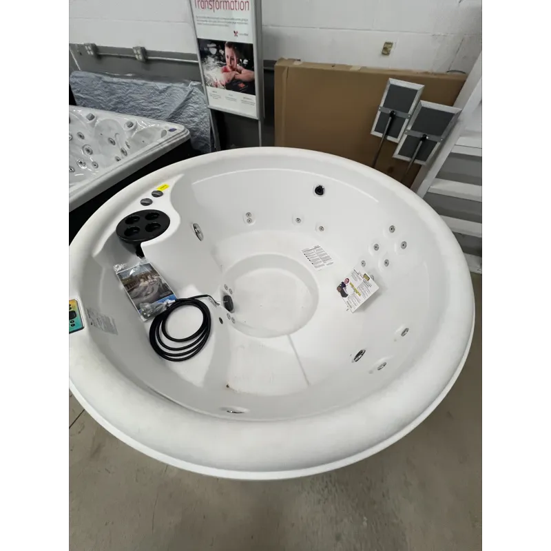 3-Person Hot Tub