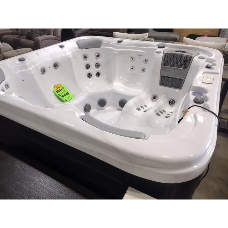5-Person Hot Tub