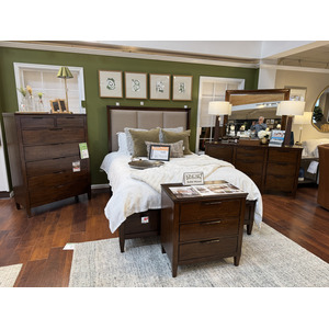 Elsie Queen Bedroom & Chest