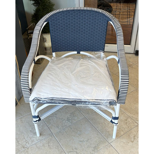 LOUNGE CHAIR & CUSHION SET