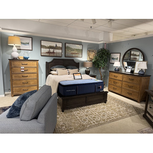 Vista Queen Bedroom with Chest