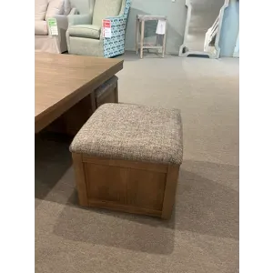 COCKTAIL TABLE WITH 4 STOOLS