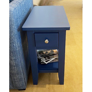 CHAIRSIDE TABLE
