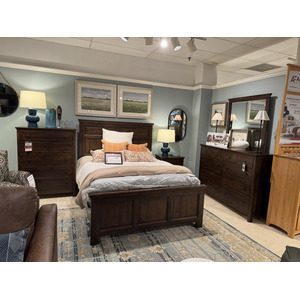 Queen Bedroom with Chest