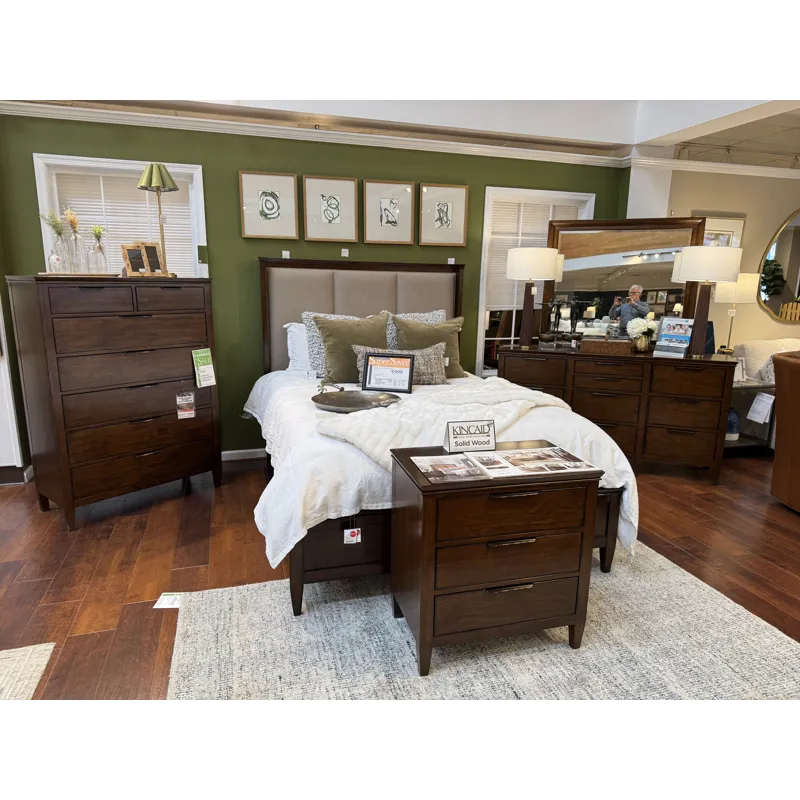 Elsie Queen Bedroom & Chest