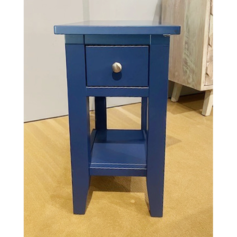 CHAIRSIDE TABLE