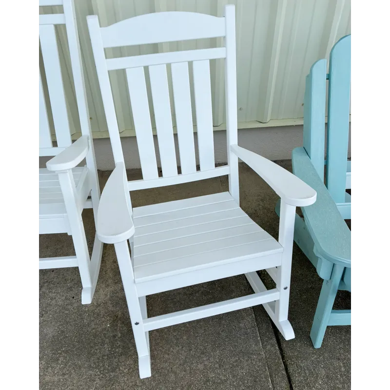 TRADITIONAL ROCKING CHAIR