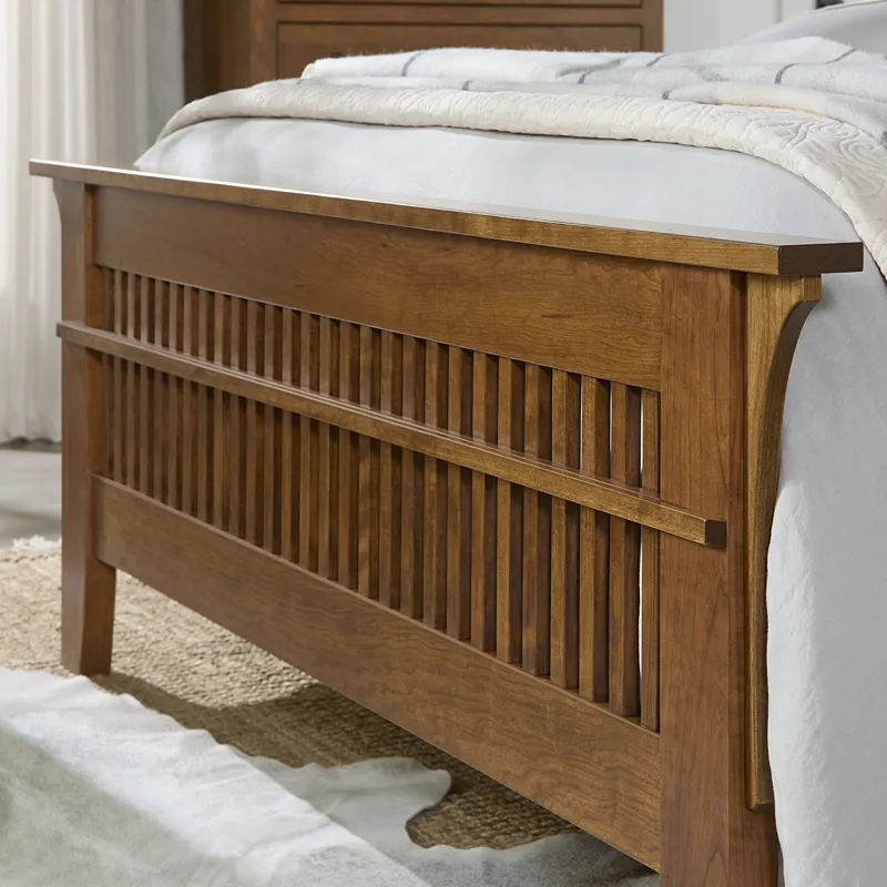 Leonhardt Queen Spindle Bed - Cherry Walnut