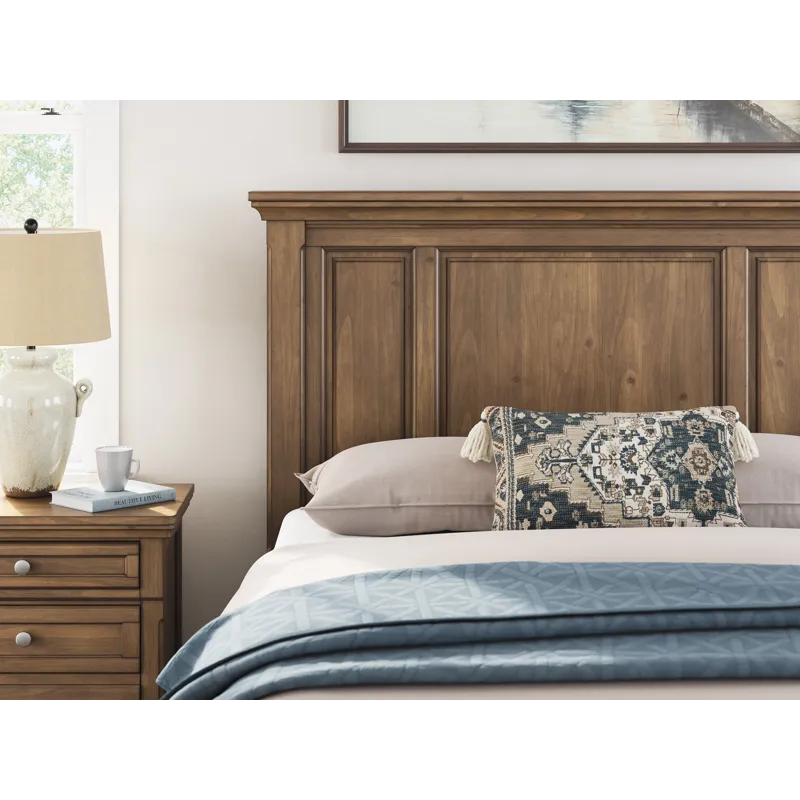 Vandenmore Queen Panel Bed