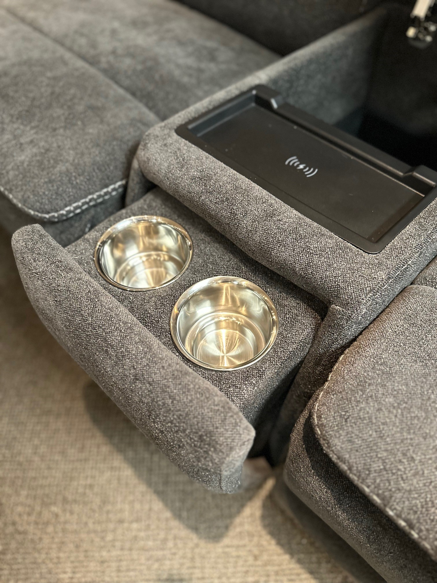 Trento 7 PC Power Reclining Sectional - Thumbnail 4