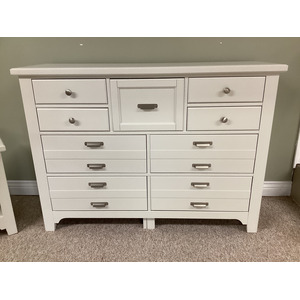 Bungalow 9 Drawer Master Dresser - Lattice