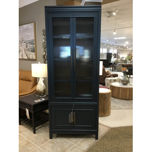 Alexander Pier/Display Cabinet
