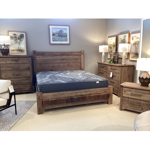 Dovetail 5 PC King Poster Bedroom Set