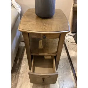 Primo Chairside Table