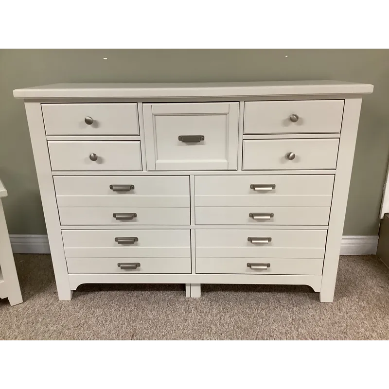 Bungalow 9 Drawer Master Dresser - Lattice