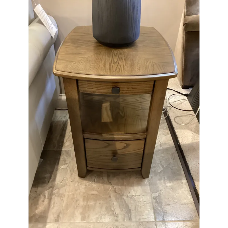 Primo Chairside Table