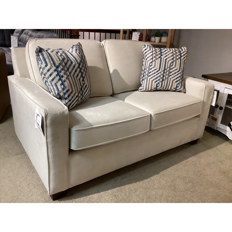 Nola Loveseat