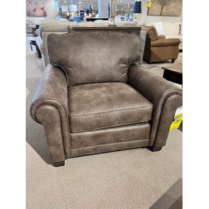 Stationary Chair w/Nailhead