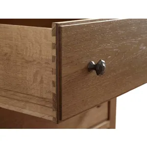 p_8112_StLawrenceDresserDetailDovetail_o_s_.jpg