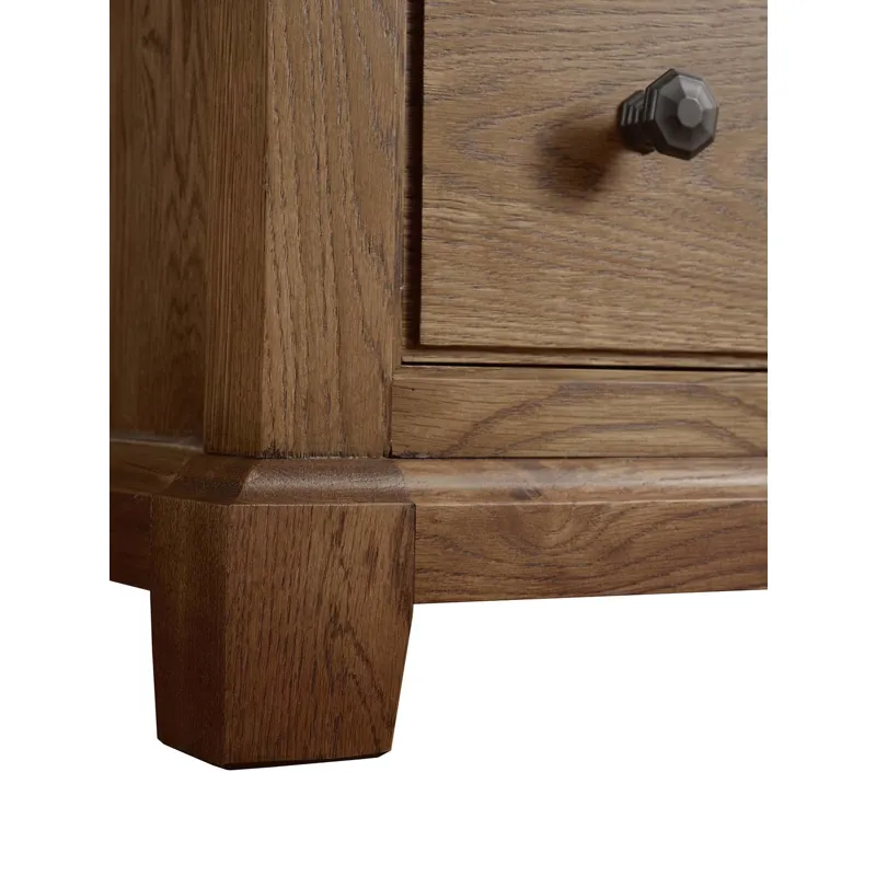 p_8112_StLawrenceDresserDetailLeg_o_s_.jpg