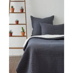 Teaberry Lane - Catalina Quilt - Queen