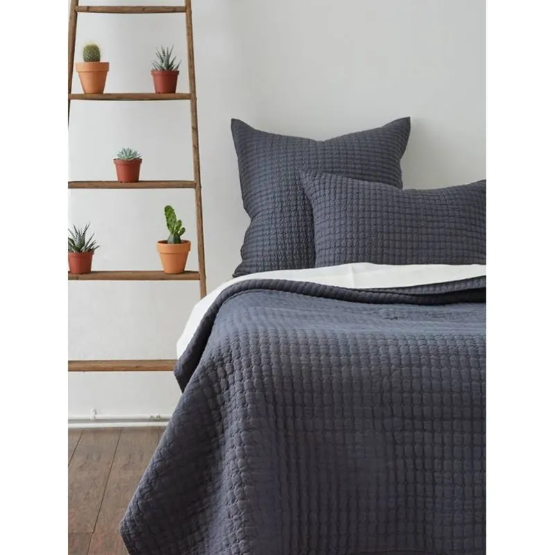 Teaberry Lane - Catalina Quilt - Queen