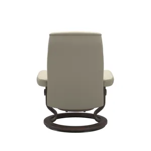 Opal (M) Classic chair with footstool