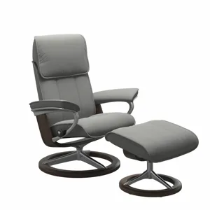 Admiral (M) Signature Chair with Footstool - Paloma Silver Grey w/Wenge