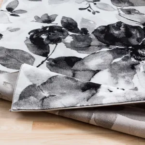 Nova 3'11" x 5'3" Rug