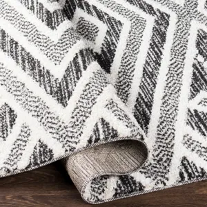 Valencia 6'7" x 9' Rug