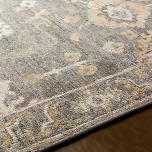 Royal 4' x 6' Rug