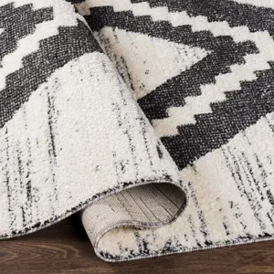 Valencia 6'7" x 9' Rug