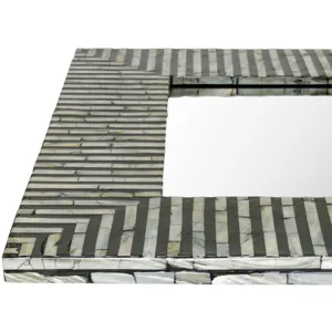 Lharysa Mirror