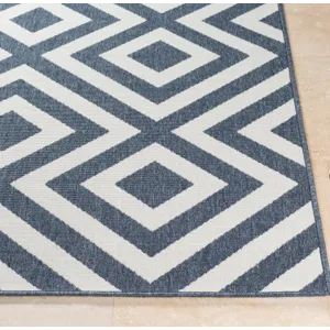 Alfresco 2'5" x 4'5" Rug