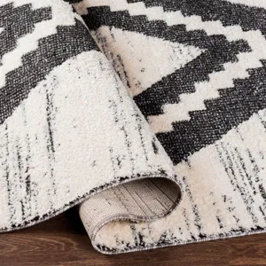 Valencia 5'3" x 7' Rug