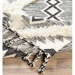 Apache 6' x 9' Rug