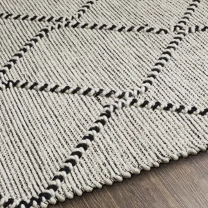 Uttar 2'6" x 8' Rug