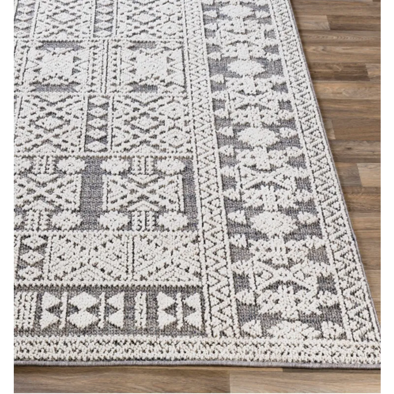 Ariana 2'3" x 3'9" Rug