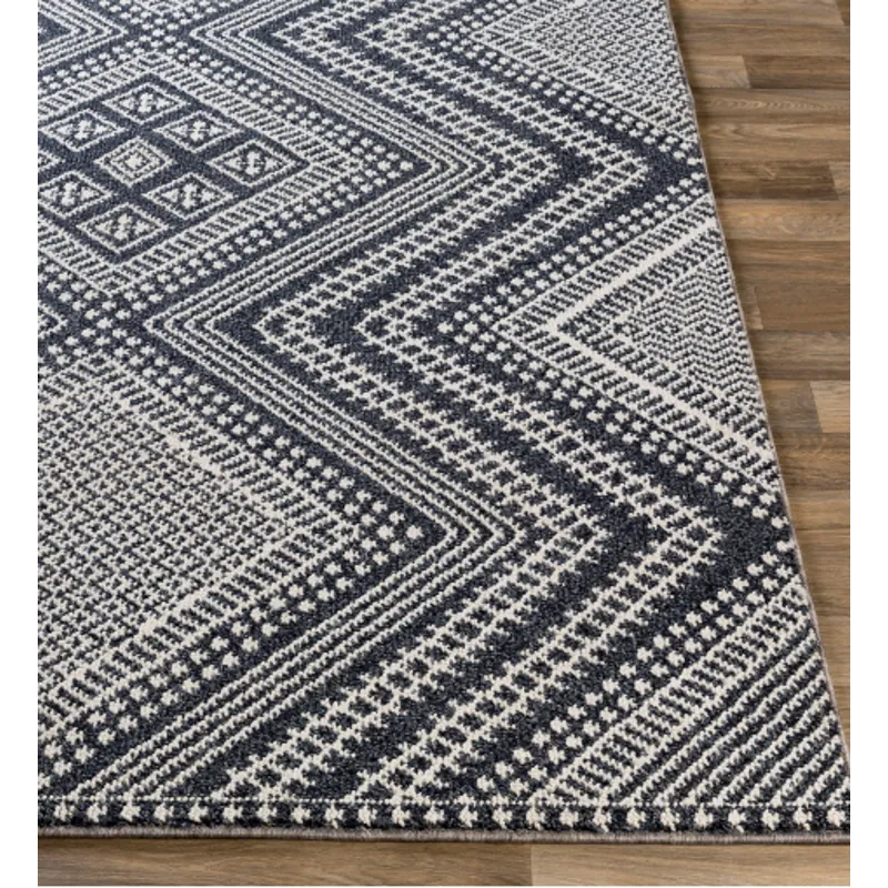 Ariana 6'7" x 9' Rug