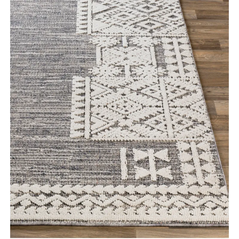 Ariana 2'3" x 3'9" Rug